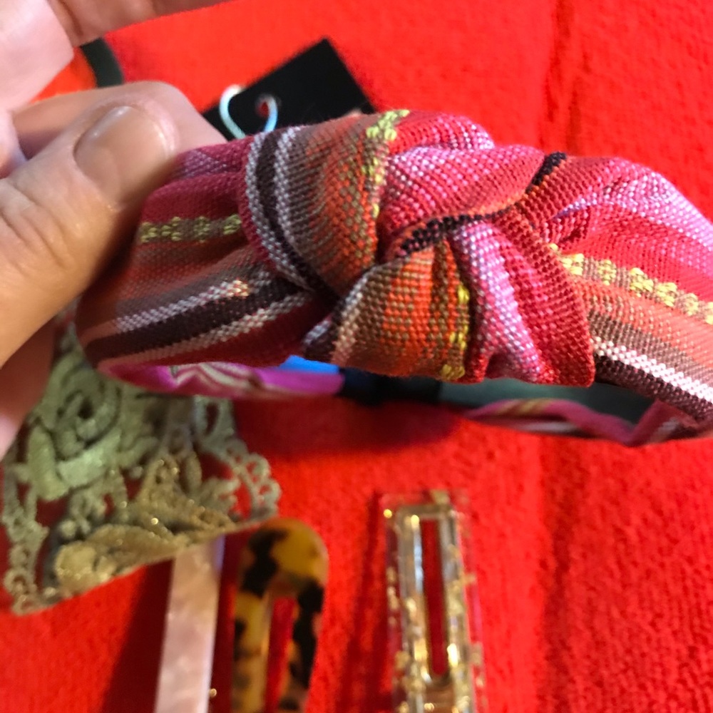 3/$20 Hair Accessory Bundle - Picture 3 of 5